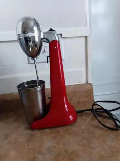 Classic retro-style Hamilton Beach DrinkMaster milkshake mixer in excellent working order. Perfect f...