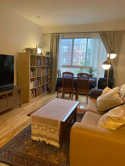 3 ½ lumineux à 969 $/mois Appartement très lumineux avec de grandes fenêtres. Concierge sympathique...