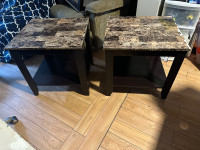 2 matching side tables 