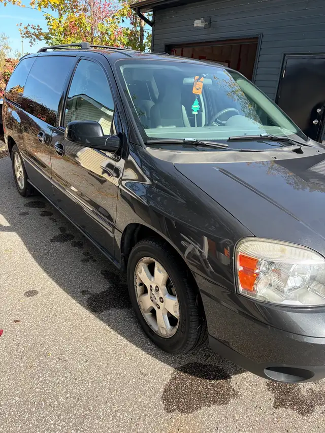 Ford Freestar minivan589185691818414081