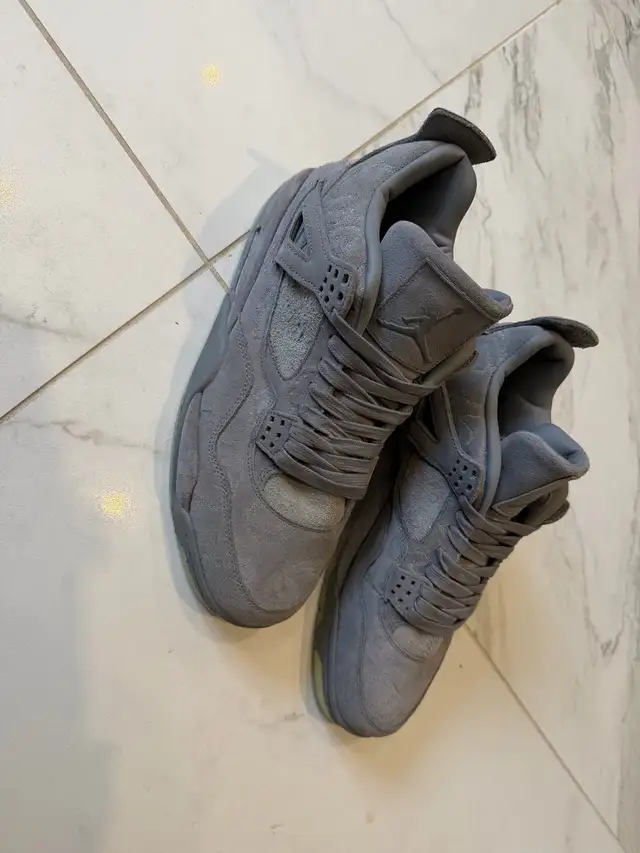 Nike Air Jordan 4 Kaws in Men's Shoes in Oakville / Halton Region - Image 3