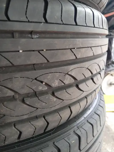 4 pneus joyroad sprt rx6 2023 avec 2 mois d'usure en été 2024 était sur une voiture retour de locati...