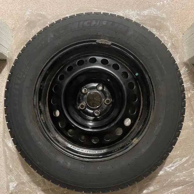 4-Michelin Latitude X-Ice 225/65 R17 Winter Tire  & 4-Nissan Rim in Tires & Rims in City of Toronto - Image 2