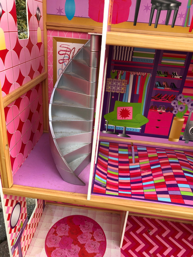 Barbie “glam” house in Toys & Games in City of Toronto - Image 3
