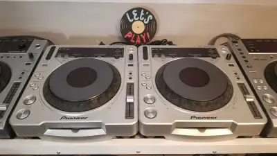 A pair of Pioneer CDJ-800 MK2's, View more
