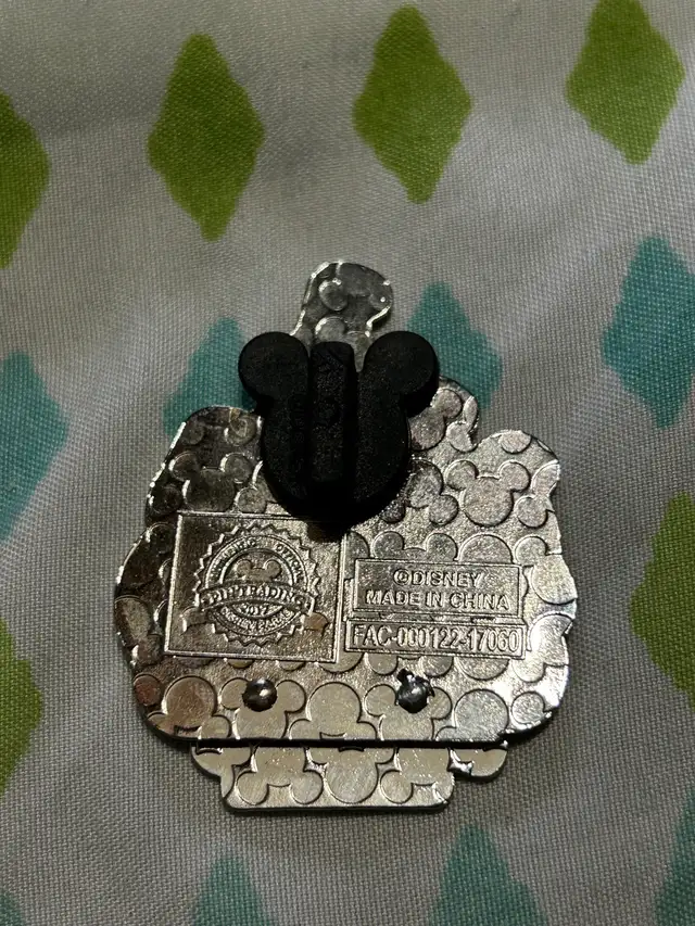 Disneyland pins in Arts & Collectibles in Calgary - Image 9