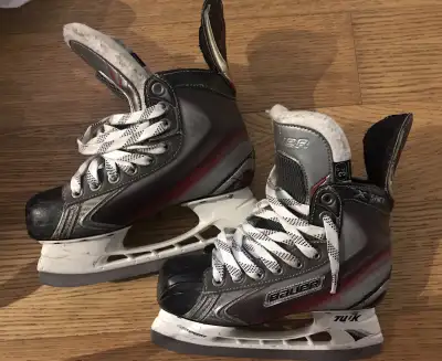 Bauer Vapor Skates Tuuk Blade size 3.5D shoe size 4.5 US, View more