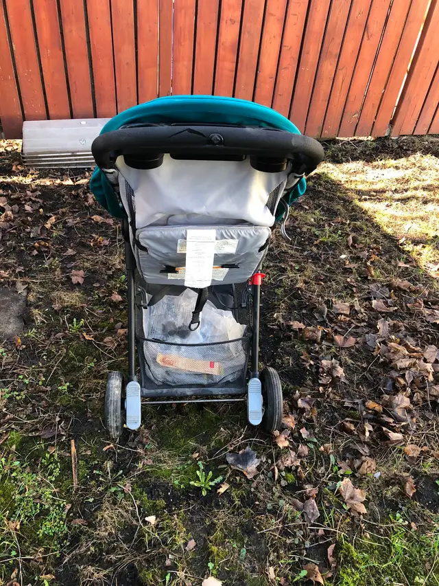 Car Seat 3-in-1 Base, Basket and Stroller in Strollers, Carriers & Car Seats in City of Montréal - Image 6