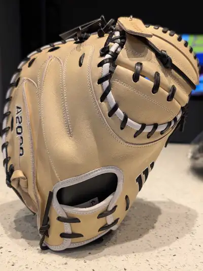 NEW Wilson A2000 Catcher mitt DPCM33, View more