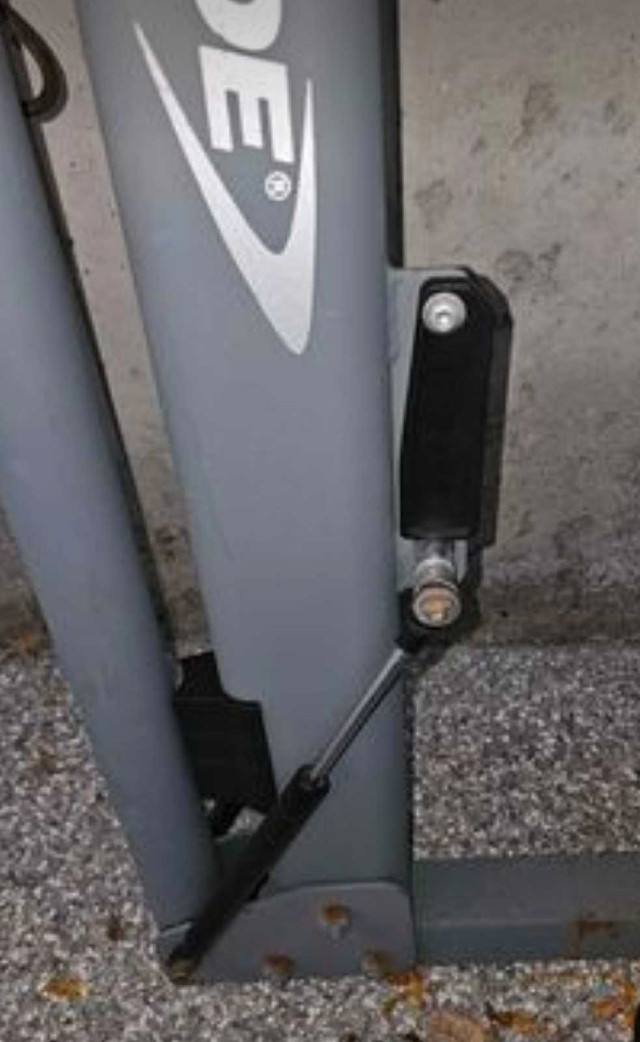 4 bike rack hydraulic lowering for hatch back in Clothing, Shoes & Accessories in Oshawa / Durham Region - Image 2