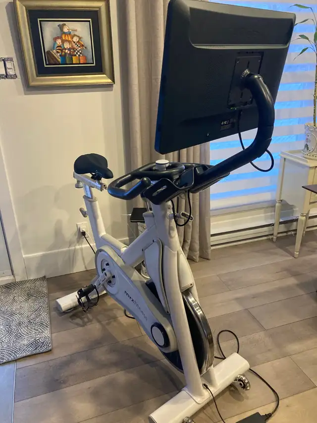 Vélo stationnaire haut de gamme in Other in Lévis - Image 4