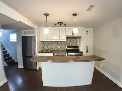 3 BEDROOM LOWER LEVEL SUITE NEAR KENNEDY STN