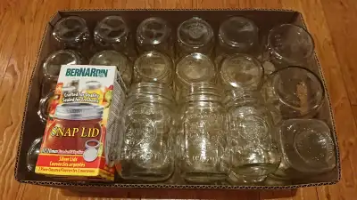 Pots Massons (26) et couvercles - 3 gros, 5 petits et 18 moyens. Possibilité de livraison. PayPal /...
