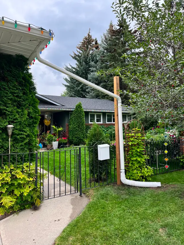 Gutter & Eavestrough Cleaning - Calgary in Lawn, Tree Maintenance & Eavestrough in Calgary - Image 4
