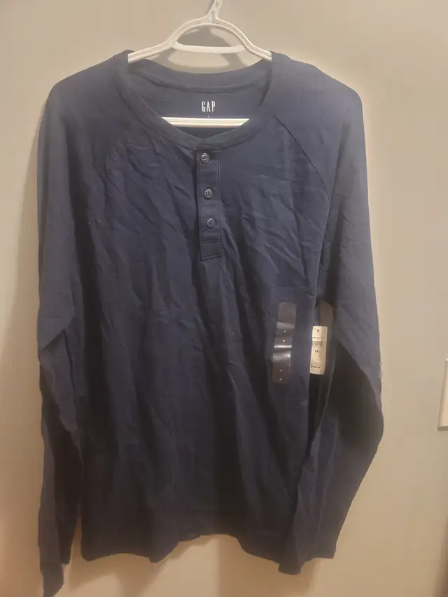 New GAP men's shirt long sleeve in Men's in Calgary - Image 2