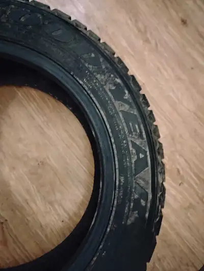 Get ready for the snowy season with this single Goodyear Nordic winter tire in size 205/55R16. This...