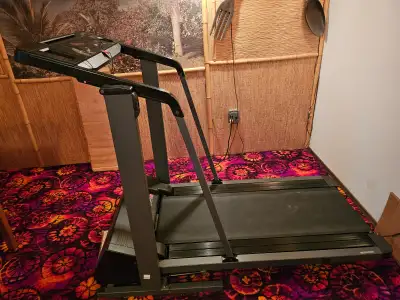 Treadmill - Proform 585 foldable, View more