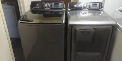 Ensemble laveuse sécheuse de marque Kenmore Élite, En tres bon etat. Garantie Possibilité de livrais...