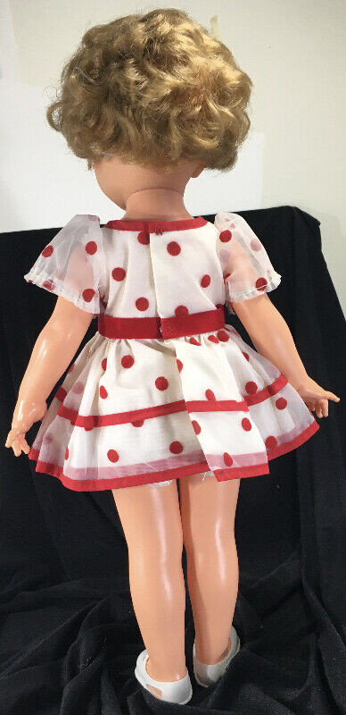 Vintage Shirley Temple Doll in Original Dress 1972 by Ideal Toys in Arts & Collectibles in Kitchener / Waterloo - Image 3