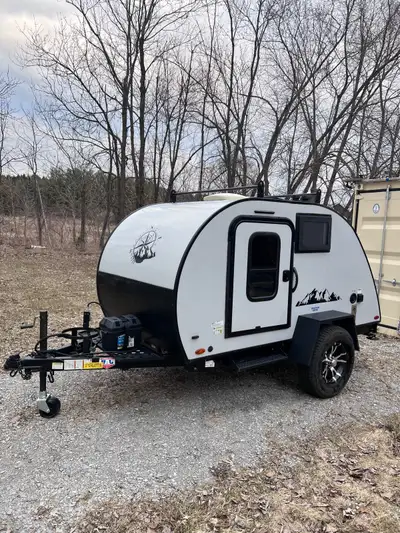 2022 Bushwhacker Teardrop Trailer – Excellent Condition! Looking for a lightweight, easy-to-tow camp...