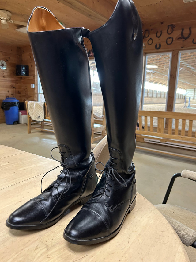 Equi Comfort Boots 9.5 in Equestrian & Livestock Accessories in Leamington - Image 3