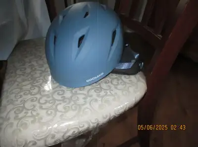 2 casques de vélo (Odoland) 35 chacun - Vallait 120$ pour les 2, View more