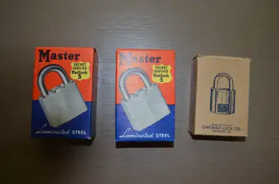 Cadenas à clés (3). Neufs., View more