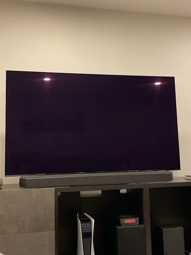 Samsung S90F OLED 4K TV 55” in General Electronics in Oakville / Halton Region - Image 3