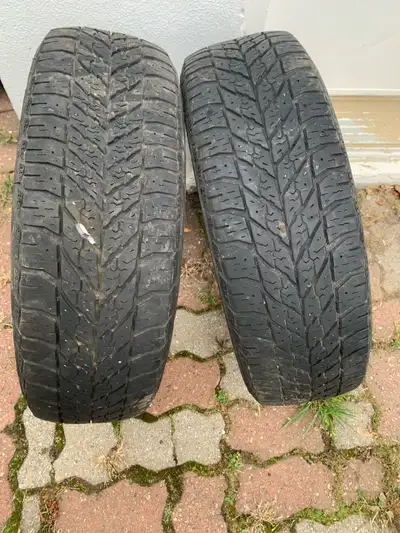 2 Pneus d’hiver 185/65/15 75$ 2 Pneus d’hiver 215/55/17 105$ comme neufs 1 Pneu d’hiver 195/55/16 45...