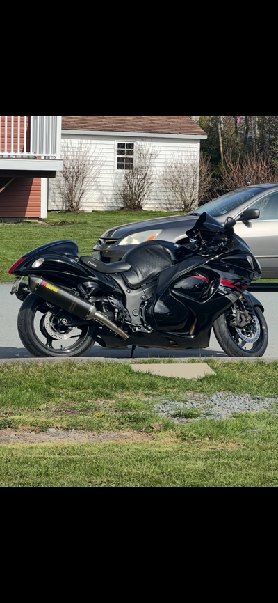 Nice seat for the corners , carbon fibre is flawless. Came off a 2012 Hayabusa