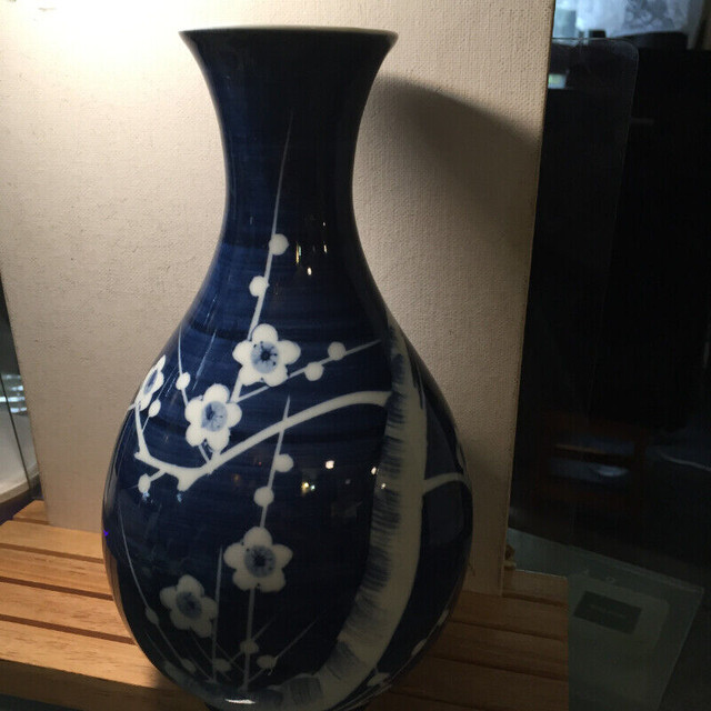 Antique Chinese Kangxi Prunus Vase Underglaze Blue and White Bal in Arts & Collectibles in Vancouver - Image 2