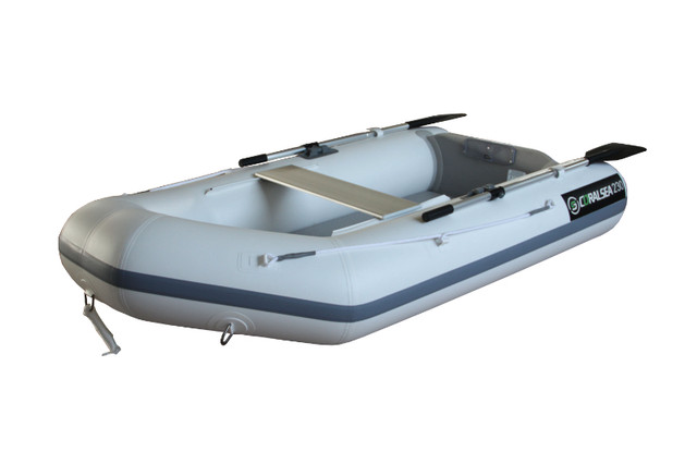 Light 7.5-foot inflatable boat. Only 31 lbs. in Canoes, Kayaks & Paddles in Tricities/Pitt/Maple - Image 4