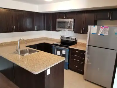 Beautiful Single, Lower Level Corner Unit Townhouse in Cornell, Markham! Bright and spacious 2 bedro...