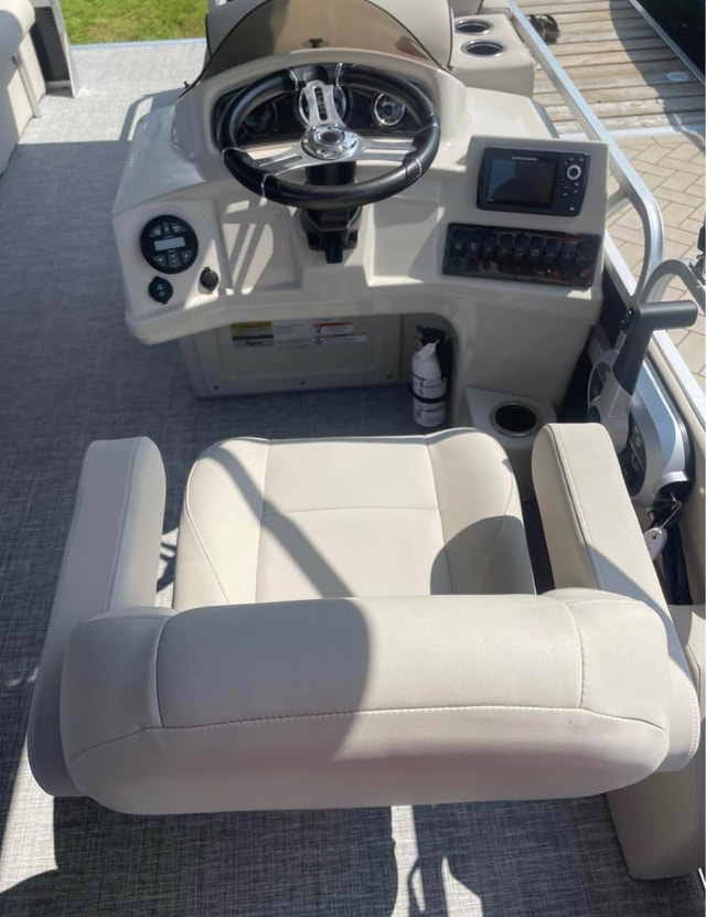 2022 Legend Splash + Cottage Pontoon Powerboats & Motorboats