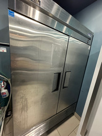 Double door refrigerator 