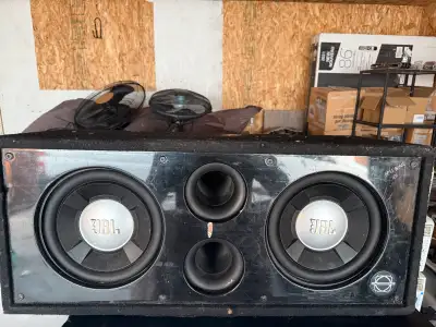 Powerful Car Audio System – JBL, W7, HERTZ Selling a complete high-performance car audio setup: JBL...