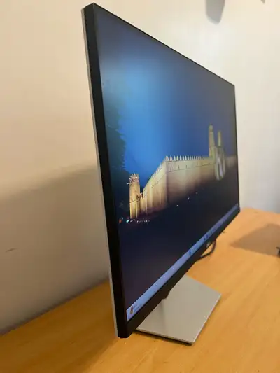 Monitor DELL 24 pouces -parfait pour le télétravail, View more