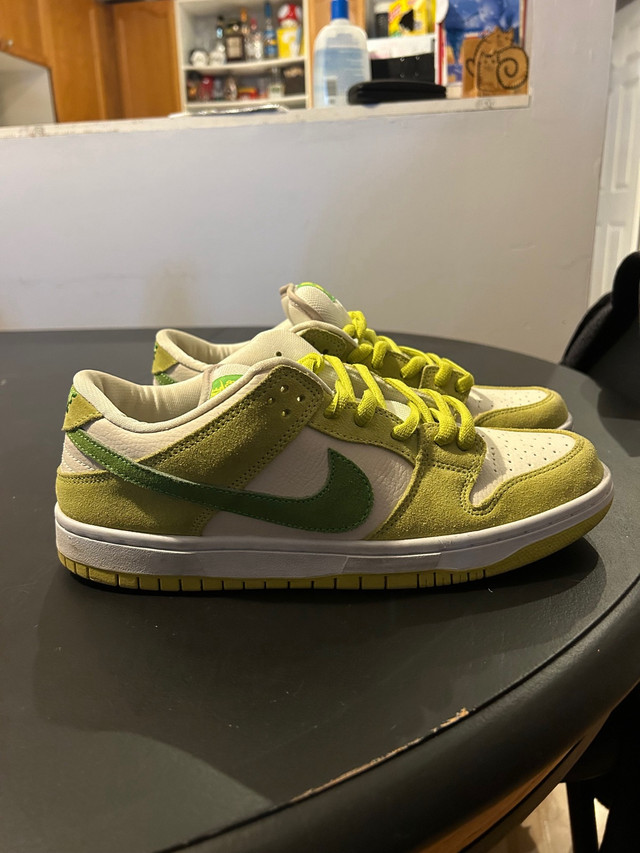 Nike SB Dunk Low Green Apple Size 11 in Men's Shoes in Oshawa / Durham Region