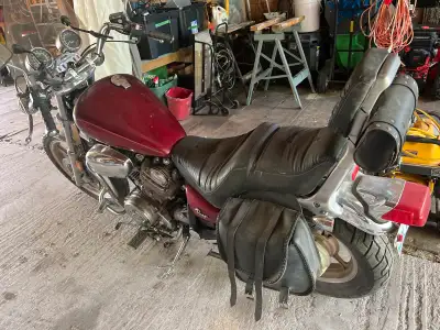 1985 Yamaha Virago Does run but could use a good carb cleaning and it needs a new battery Clutch rep...