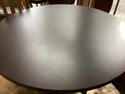 Table Ronde,foyer,chaises à vendre à Hemmingford , View more