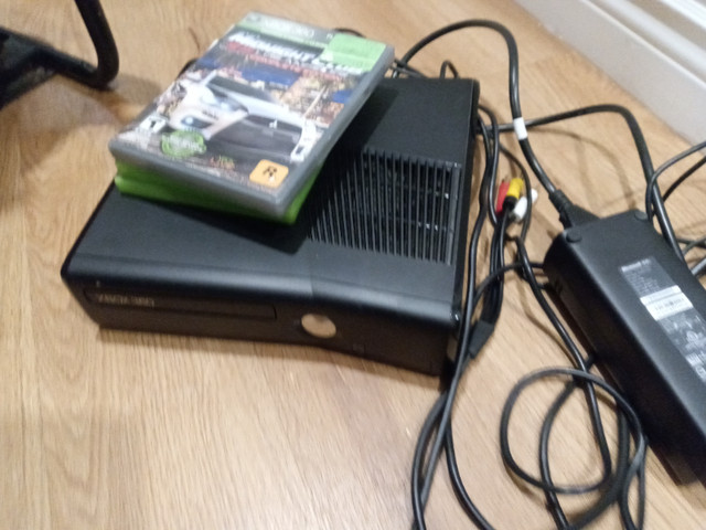 GOOD WORKING X BOX 360 With 3 Games in XBOX 360 in City of Halifax - Image 2
