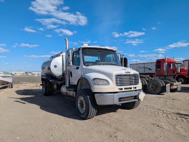 Make an Offer! Pressure Truck; 7m³, 5000PSI Freightliner M2 4x4 in Heavy Trucks in Edmonton - Image 2