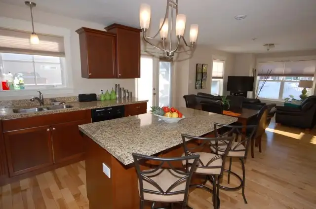 Townhouse style condo for rent in downtown Charlottetown in Long Term Rentals in Charlottetown - Image 5