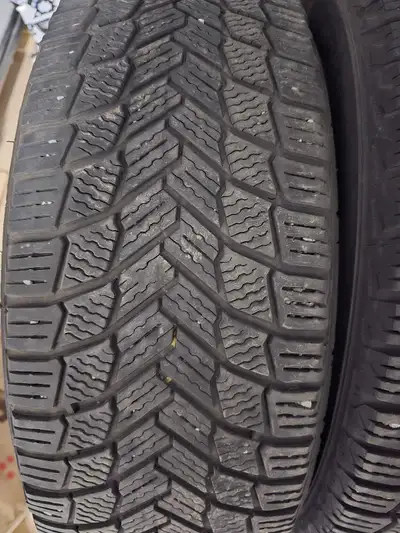 ❄️ FOR SALE – MICHELIN X-ICE WINTER TIRES ❄️ Brand: Michelin X-Ice Size: 215/65 R17 Condition: Used,...