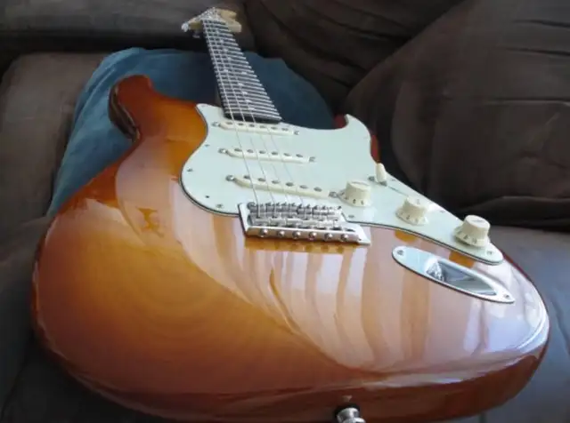 2018 AMERICAN FENDER PERFORMER STRATOCASTER GUITAR MINT $1900 in Guitars in Mississauga / Peel Region - Image 5