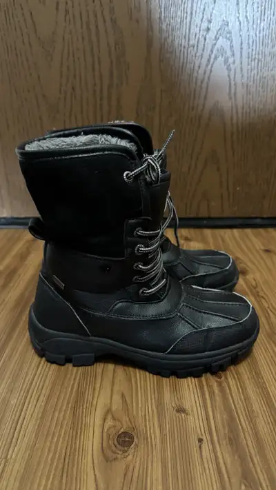 Winter Boots. SIZE 4, View more
