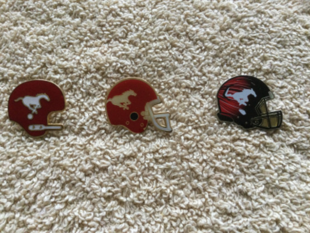 CFL football - Calgary Stampeders lapel pins in Arts & Collectibles in Gatineau