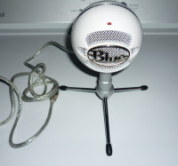 Blue Snowball Ice Gaming MICROPHONE with tripod and USB cable