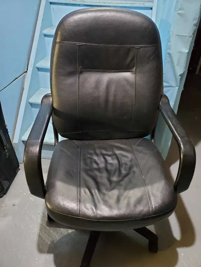 office chairs, adjustable in Chairs & Recliners in Markham / York Region - Image 2