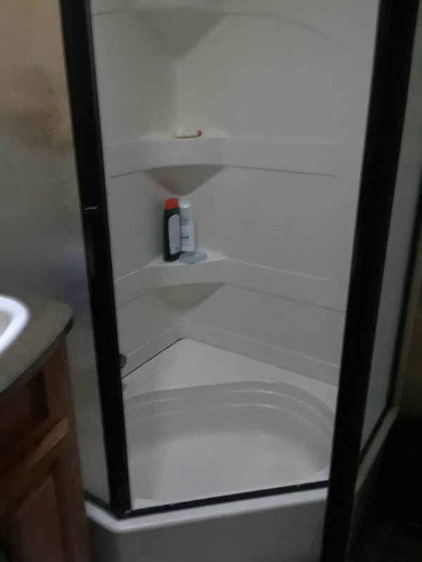 Roulotte a sellette (Fifth Wheel) 31' avec 3 extensions. VR et